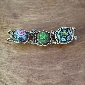 Elegant Gold Floral Bracelet